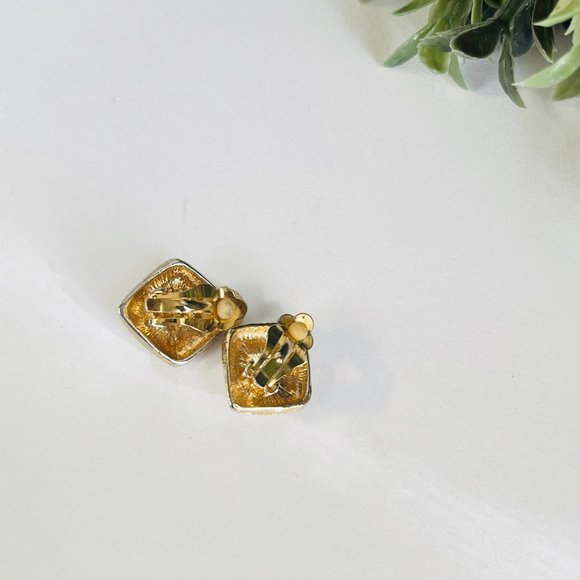 Beautiful Vintage Clip on Earrings Diamond shaped - Picture 6 of 6